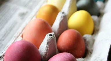 Как да боядисаме с естествени средства великденските яйца?