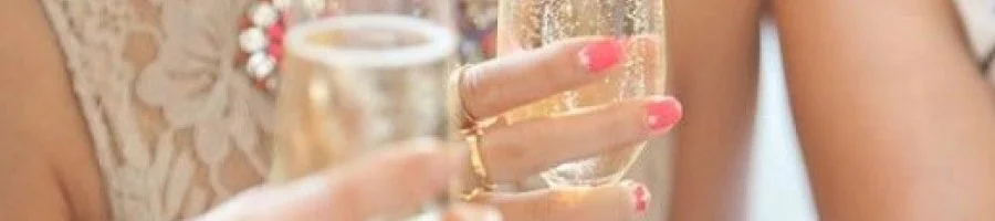 Плодов коктейл с шампанско – новият Ви летен парти трик