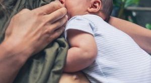 Ползите на коластрата за новороденото – защо е толкова важна?
