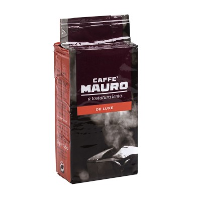 Caffe Mauro De Luxe 0.250 гр Мляно кафе Какво знаем за Caffe Mauro? Кафе Мауро се произвежда по технологията на бавното печене на зърната. Днес този метод практически не се използва, тъй като се смята че е икономич Caffe Mauro De Luxe 0.250 гр Мляно кафе 