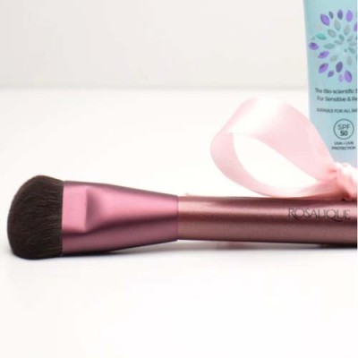 Miracle Brush | Rosalique Специално разработена за по-лесно прилагане на 3in1 крем Rosalique Перфектна за ежедневен грим Изключително подходяща за подарък Магическа Четка за Грим е на изгодна цена от Rosal Miracle Brush | Rosalique Специално разработена з