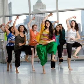 Masala Bhangra Workout - комбинация от традиционните Бхангра ходове (движения) с Боливуд стъпки