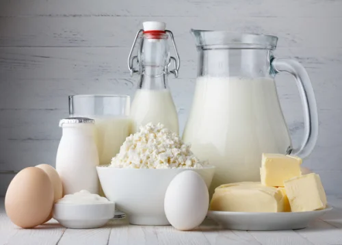 Ако не сте вегетарианец, млечните продукти са един от най-лесният, най-евтиният и най-надеждният начин да получите достатъчно количество протеин.