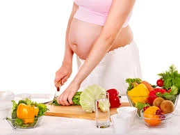 Съдържанието на фибри в плодовете и зеленчуците осигурява редица предимства при бременност.