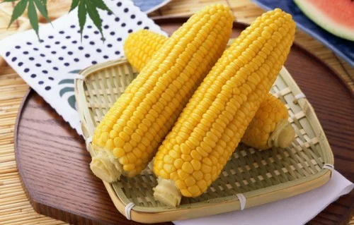 Варената царевица е много вкусен и полезен продукт