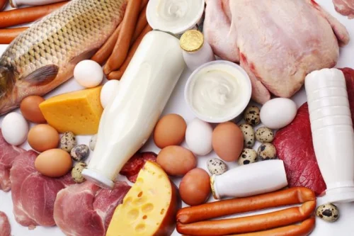 В кетогенната диета са разрешени продукти като месо, яйца, млечни продукти, масла и мазнини