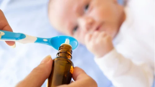 Vitamin D за бебета предпазва от развитие на рахит и омекване на костите.