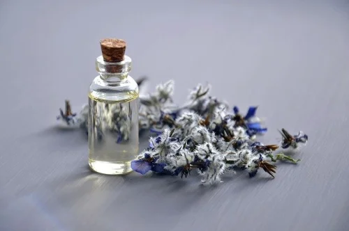 Етерично Масло от Амирис на топ цена насърчава здравия и продължителен сън.