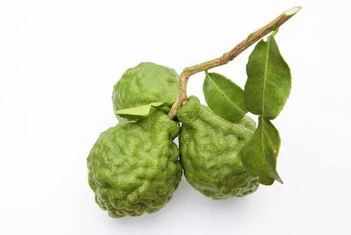 Bergamot Oil 10 мл на чудесна цена от Bioherba действа едновременно успокояващо и тонизиращо