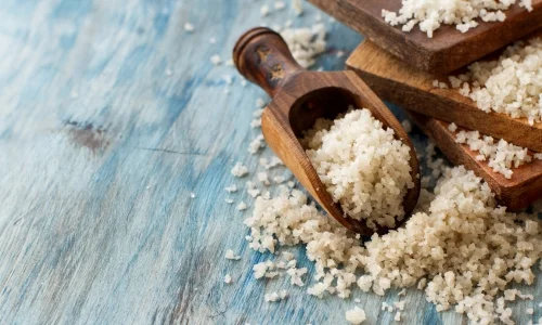Келтска Сол с Водорасли е натурален продукт за подобряване вкуса и аромата на храната.
