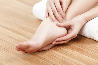 Масажна вана за крака Ecomed FS-52E Foot Spa от Medisana на страхотна цена намалява отоците в краката и се грижи за кожата и ноктите на ходилата