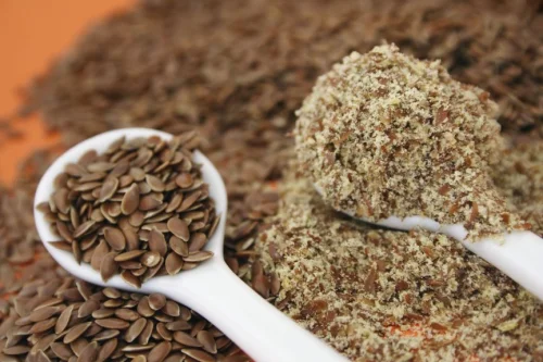 Flax Seed Powder от MYPROTEIN има лек разхлабващ ефект, като заздравява чревните стени, способства за зарастването на язви и защитава от негативното въздействие на приеманата храна. 