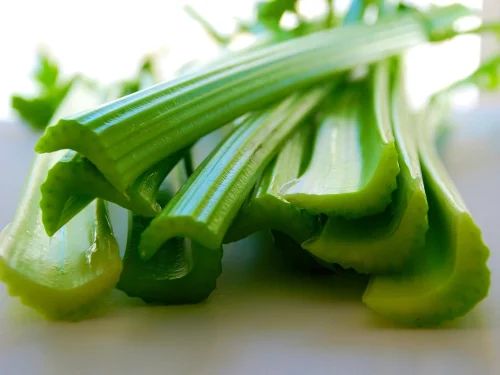 Celery Seed на топ цена от Natural Factors повишава имунитета и помага за детоксикация.