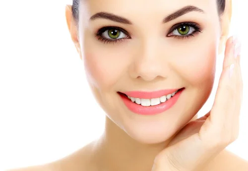 AKN SkinCare на топ цена подхранва кожата с антиоксиданти и я прави мека и нежна