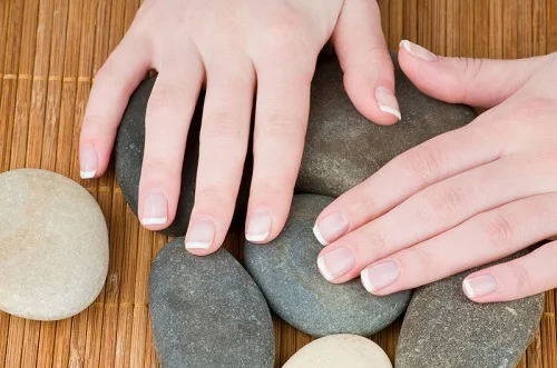 Alive Hair, Skin & Nails Multivitamin Gummy на топ цена заздравява ноктите и ги предпазва от разслояване