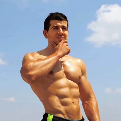Колаген Спорт Ultimate Recovery от Neocell помага за извайването на мускулен релеф.