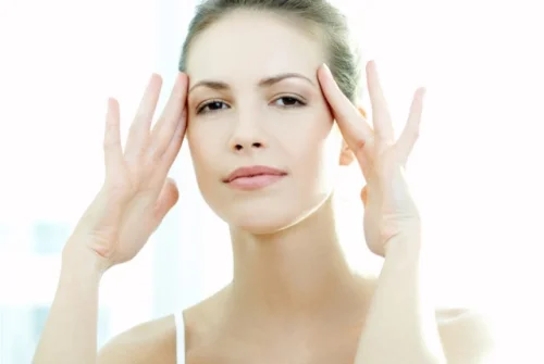 Hyaluronic Acid на капсули поддържа кожата здрава, намалява бръчките, подхранва кожата и придава еластичност
