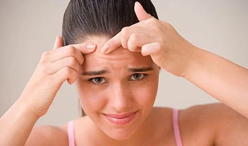 Tea Tree Oil от Now Foods помага при кожни проблеми, акне, суха и чувствителна кожа.