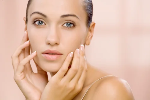 24 Hours Ultra Rich Face Cream на топ цена изравнява цвета и контура на лицето и премахва бръчките