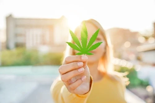 Hemp Oil 1000 мг 90 гел-капсули на топ цена от OstroVit поддържа здравето на сърцето и засилва имунната система
