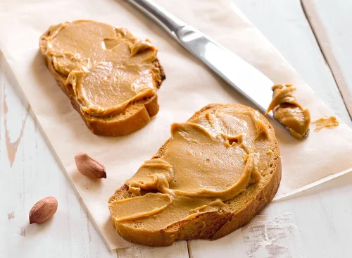 Peanut Butter With Whey Protein 450 gr Pure Nutrition подхожда за здравословна закуска и дава енергия за цял ден