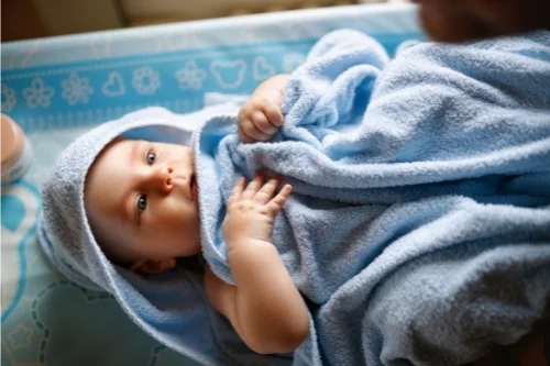 Bath Milk - Bioskin Junior от Salcura е подходящ за суха, склонна към екземи кожа.