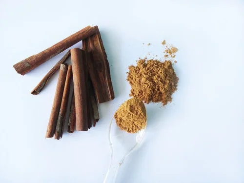 Канелата в добавката Cinnamon with Chrome and Zinc действа като антиоксидант и подобрява обмяната на веществата и кръвоснабдяването
