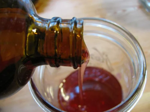 St John`s Wort Red Oil подобрява храносмилането, има успокояващо действие и се използва за успокоение на нервите
