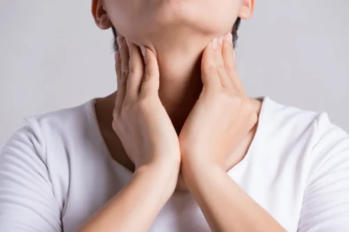 Thyroid Essentials 90 капсули от Swanson на супер цена подпомага състоянието на щитовидната жлеза.