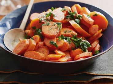 Карамелизиарани моркови за салата с боб. 