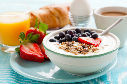 С правилно хранене за закуска можем да осигурим на тялото си необходимата енергия и хранителни вещества, които ще ни помогнат да се чувстваме по-освежени и енергизирани през целия ден. 