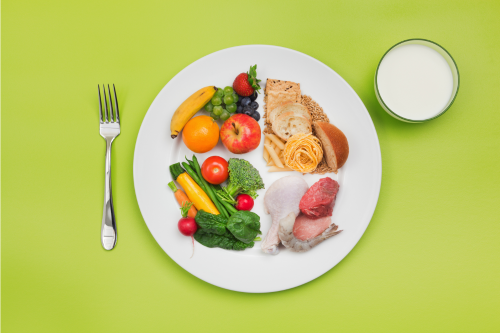 Когато разглеждаме вредите от консумацията на излишни протеини, мазнини или въглехидрати, важно е да поддържаме холистичен подход към храненето.