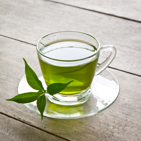 Натуралният чай (особено зеленият чай) също съдържа мощни естествени антиоксиданти, наречени кахетини, които могат да повлияят на метаболизма.